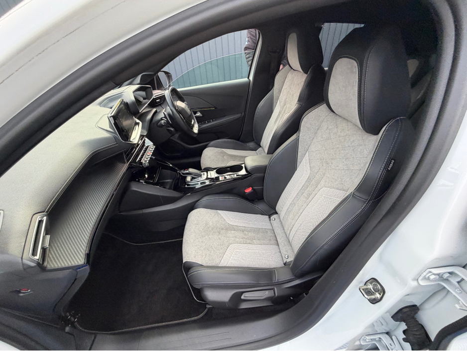 2020 Peugeot 208 - image 42