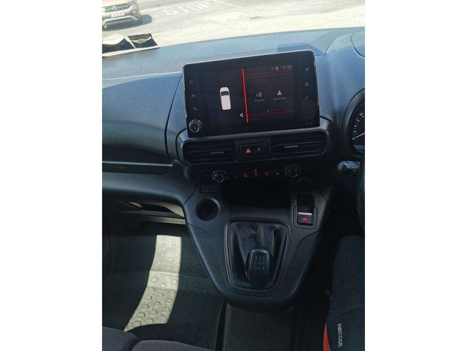 2021 Citroen Berlingo - image 14