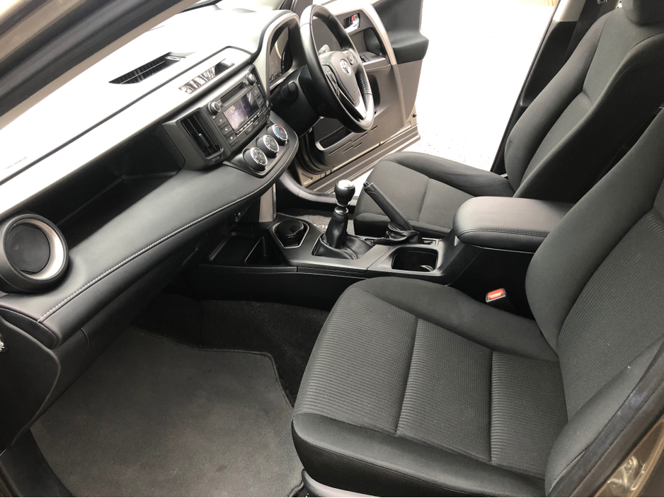 2016 Toyota Rav4 - image 10