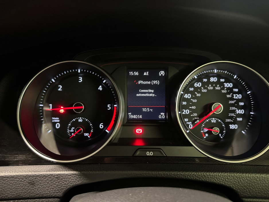 2016 Volkswagen Golf - image 17