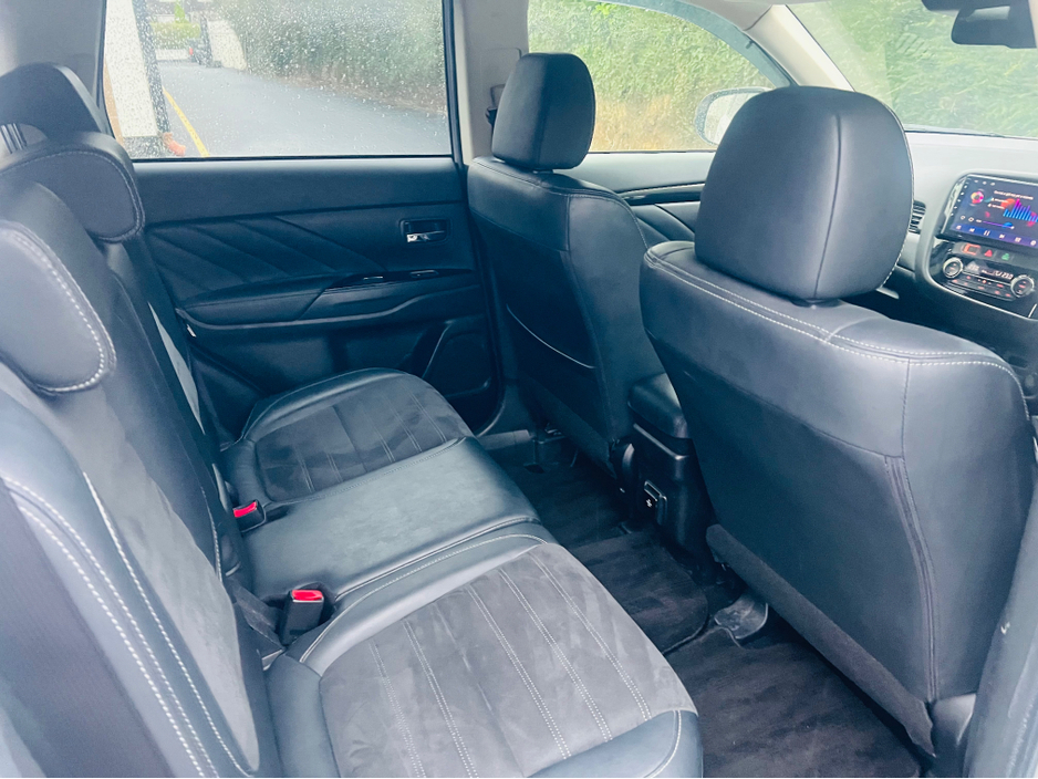 2018 Mitsubishi Outlander - image 14