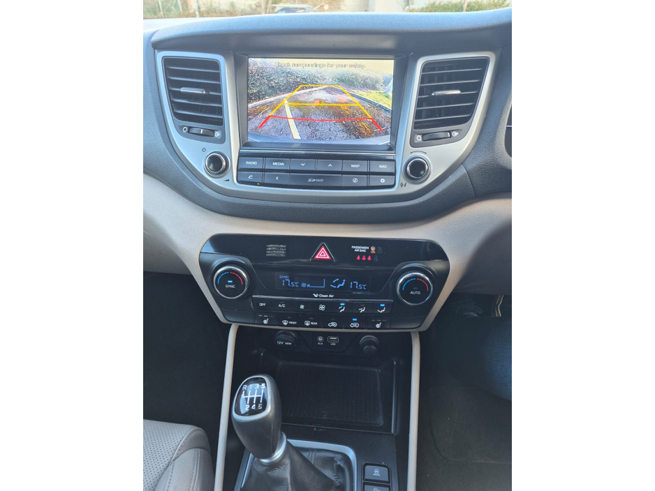 2017 Hyundai Tucson - image 10