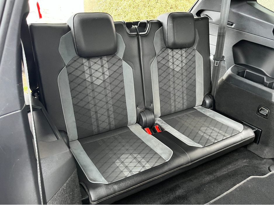 2023 Volkswagen Tiguan Allspace R-LINE 7 SEATER AUTOMATIC 2.0 TDI DIESEL //SAT NAV//ADAPTIVE CRUISE CONTROL//REVERSE CAMERA//HEATED SEATS AND STEERING WHEEL// €42,950