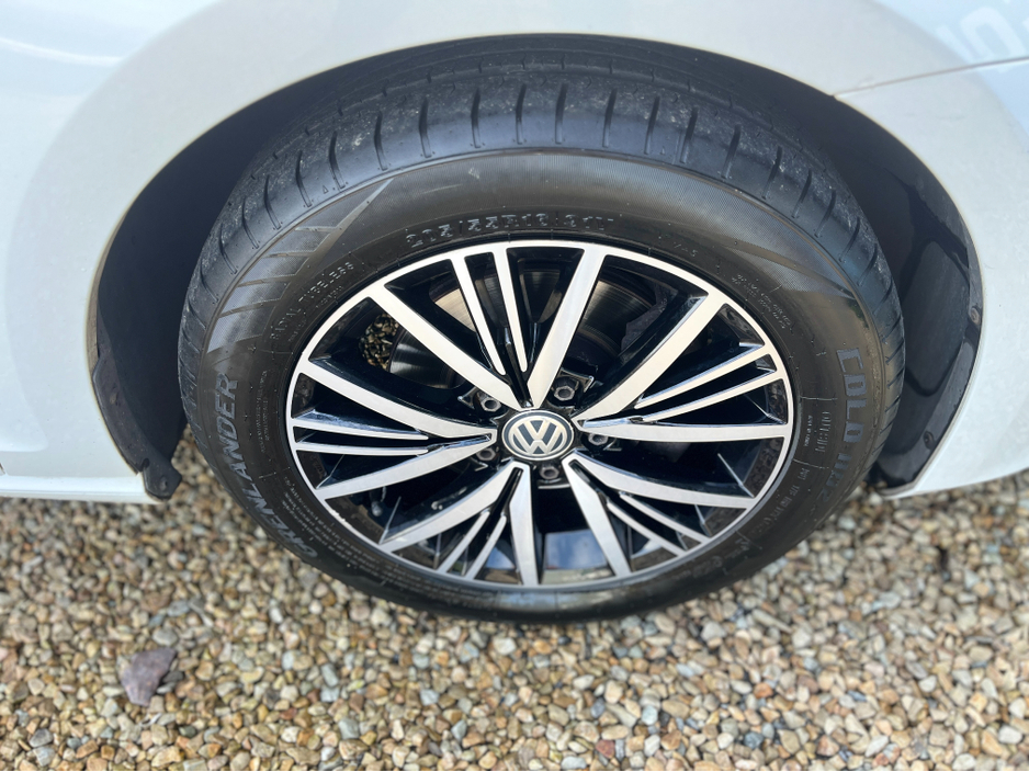 2015 Volkswagen Golf - image 16