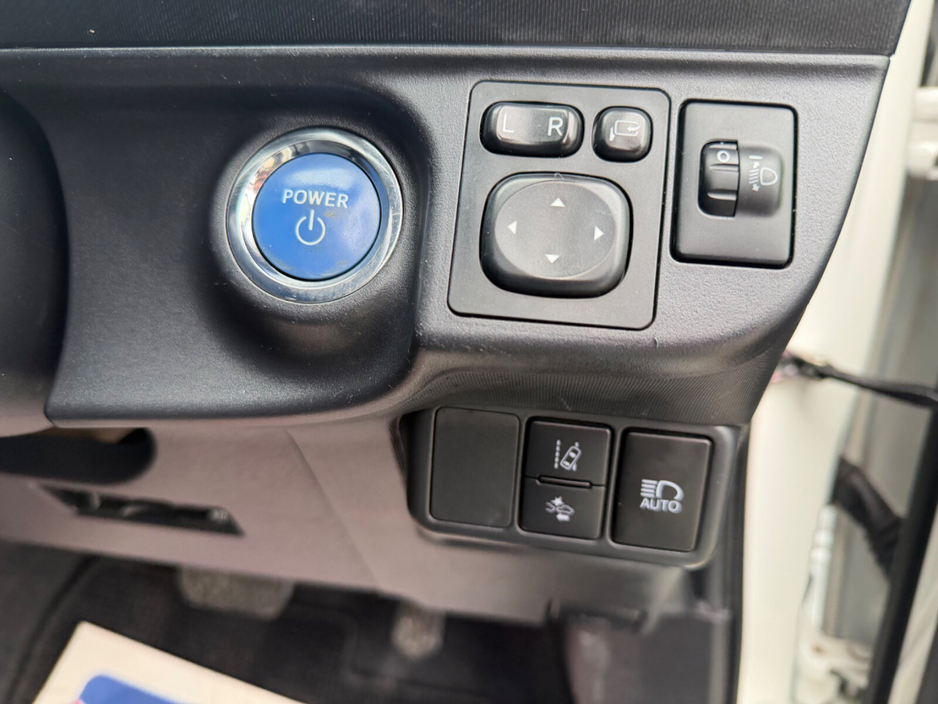 2017 Toyota Aqua - image 13