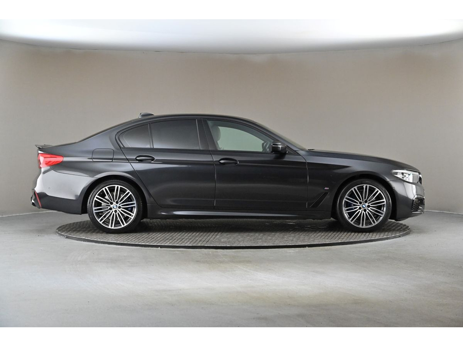 2018 BMW 5 Series - image 11