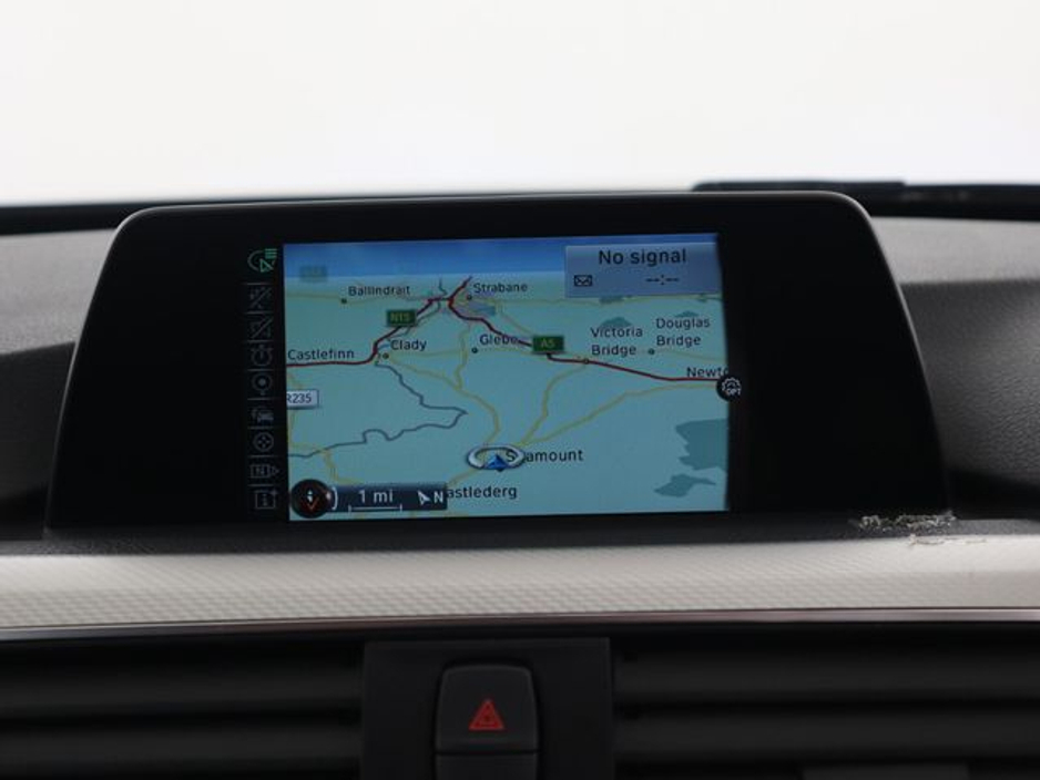 2015 BMW 3 Series - image 12