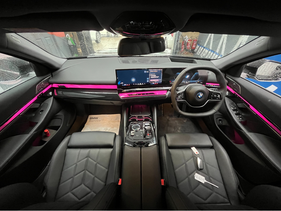 2024 BMW i5 2024 BMW I5 EDRIVE40 TOURING EXCELLENCE ELECTRIC AUTOMATIC / CRUISE CONTROL / 360° CAMERA / ELECTRIC MEMORY & HEATED SEATS / APPLE CARPLAY / PANORAMIC SUNROOF / PADDLE SHIFTERS / AMBIENT LIGHT