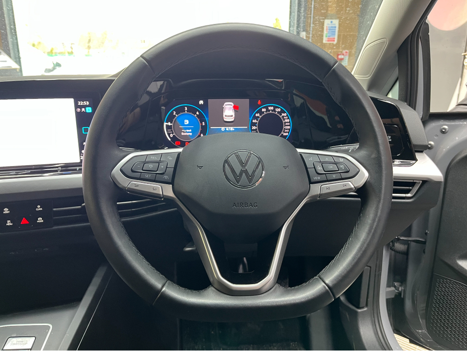 2024 Volkswagen Golf - image 8