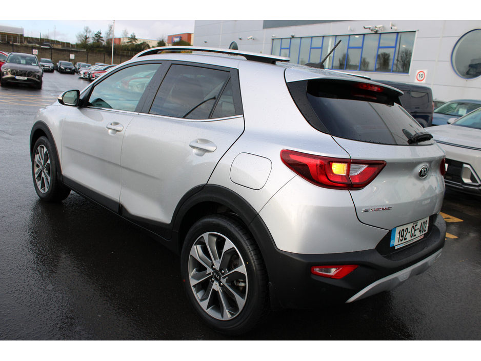 2019 Kia Stonic - image 3