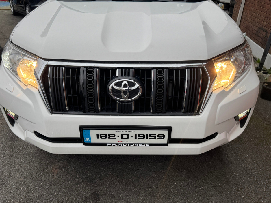 2019 Toyota Landcruiser - image 12