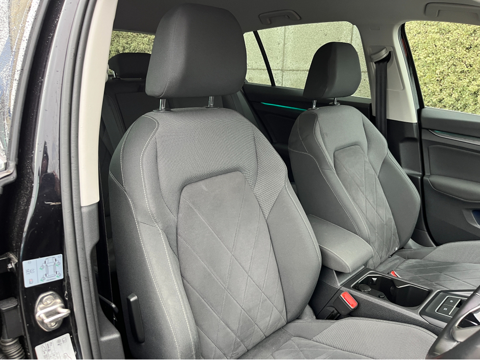 2021 Volkswagen Golf - image 11