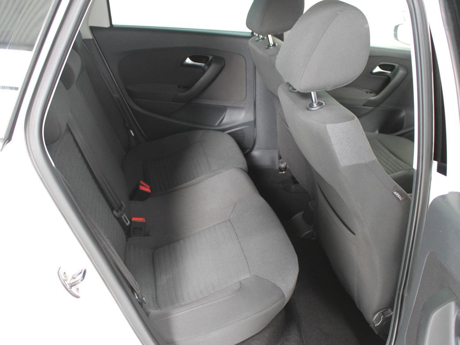 2012 Volkswagen Polo - image 13