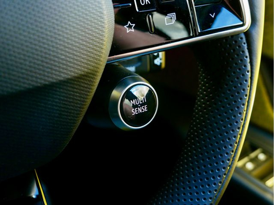 2025 Renault 5 - image 29