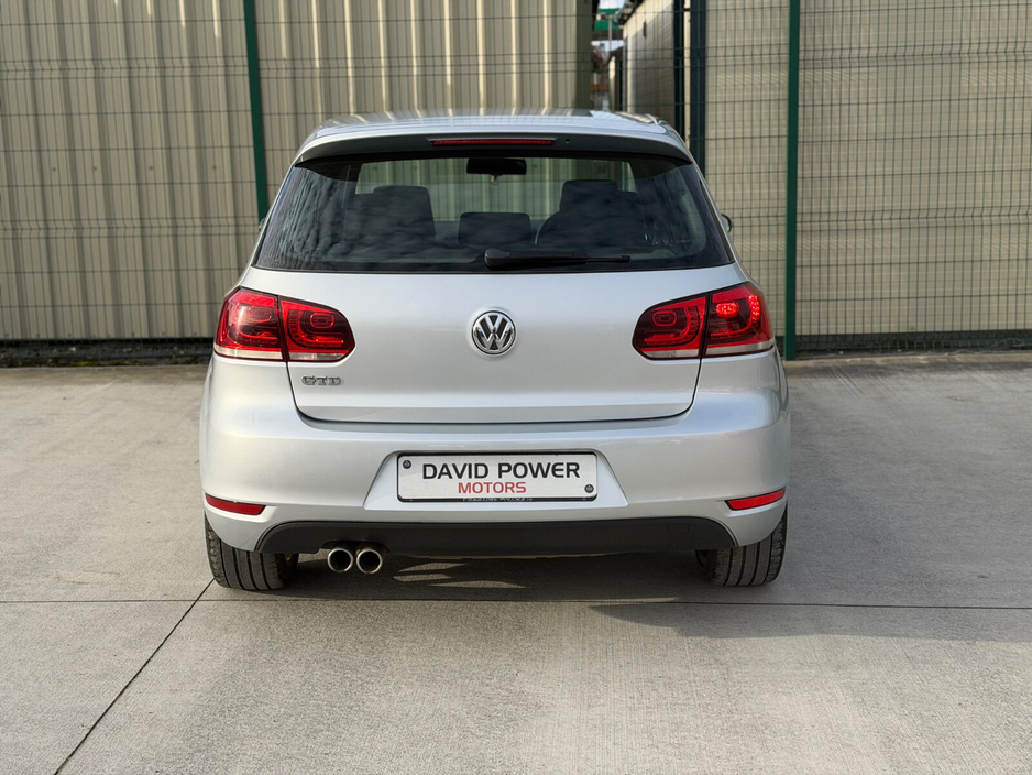 2010 Volkswagen Golf - image 5