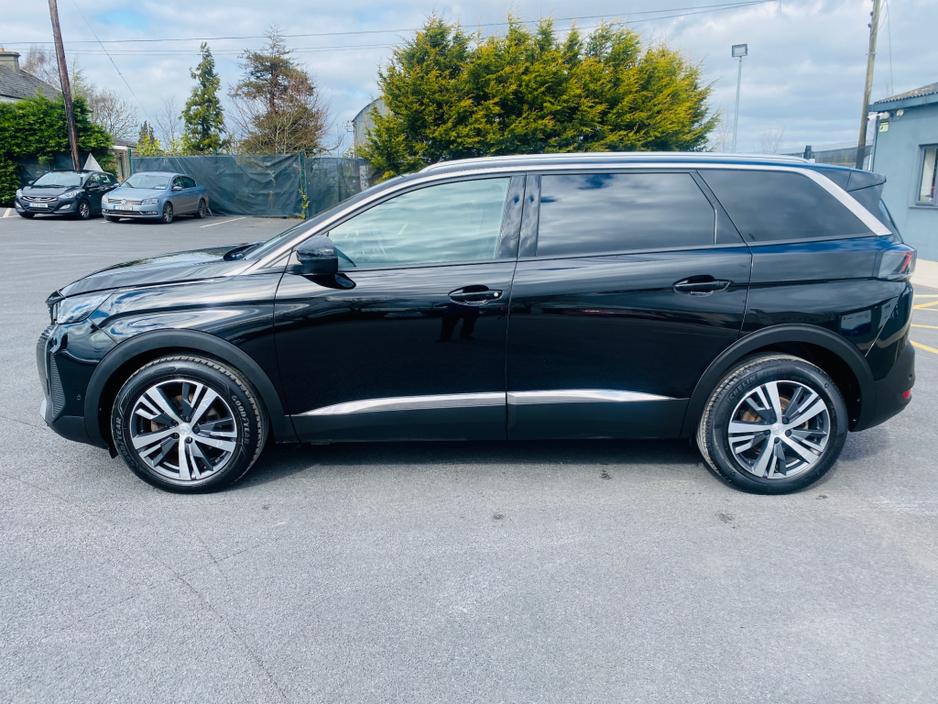 2022 Peugeot 5008 - image 10