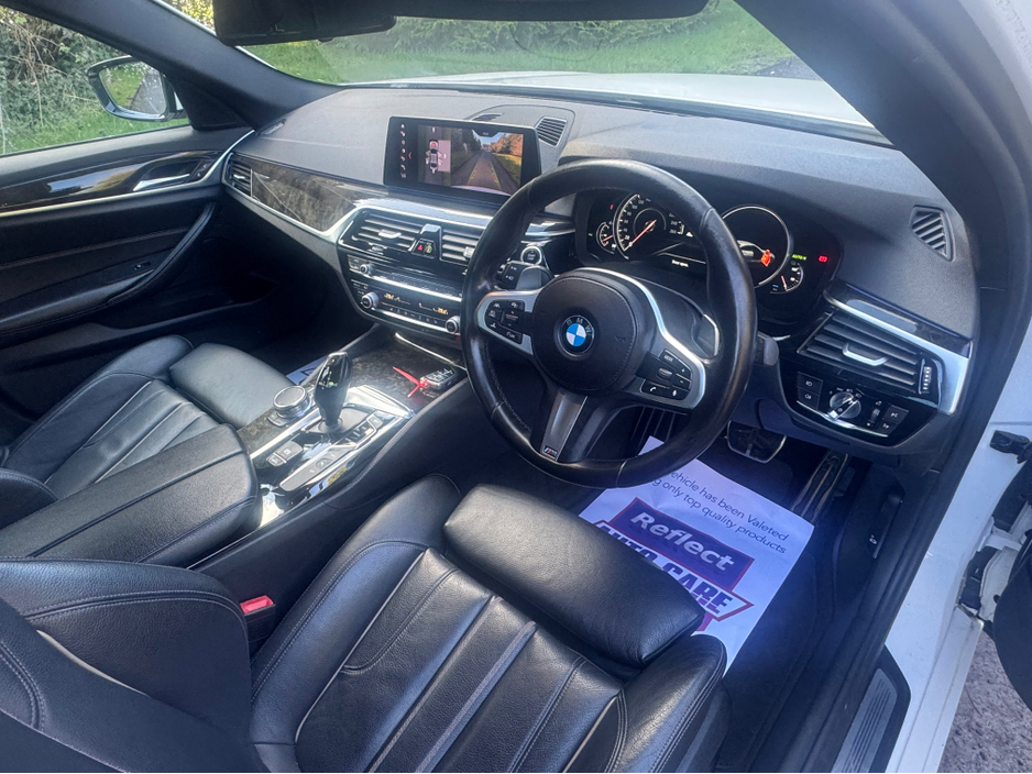 2017 BMW 5 Series - image 7