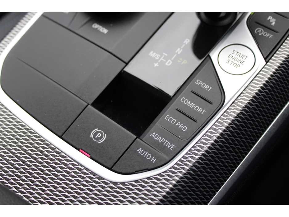 2021 BMW 3 Series - image 19