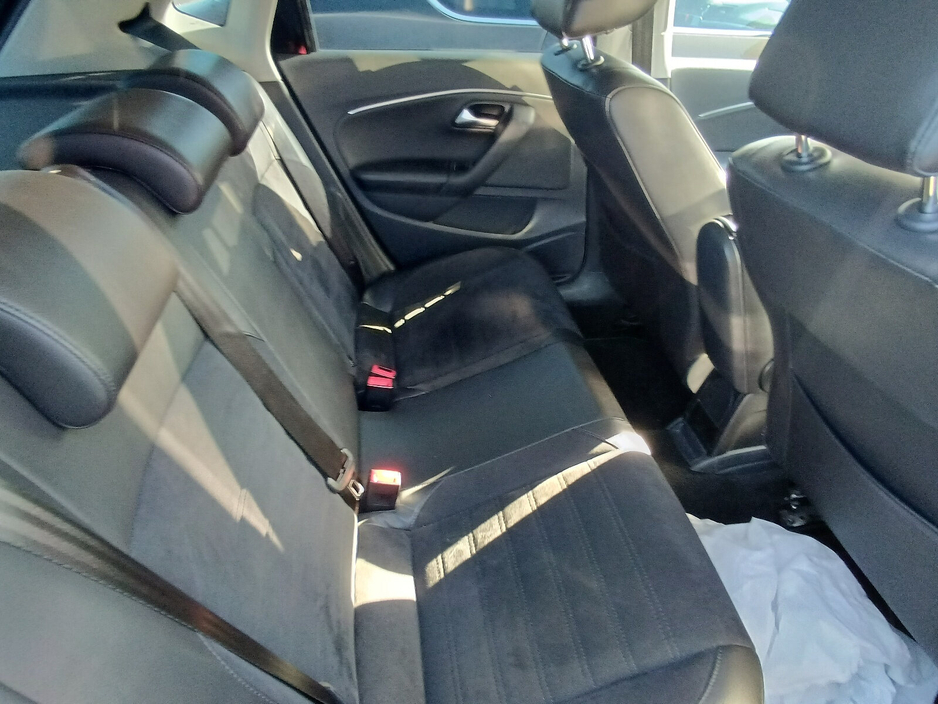 2017 Volkswagen Polo  €13,950