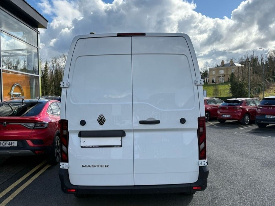 2026 Renault Master - image 3