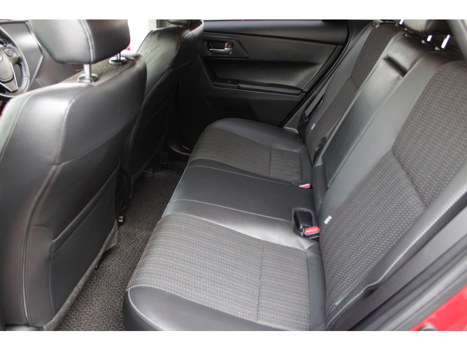 2017 Toyota Auris - image 19