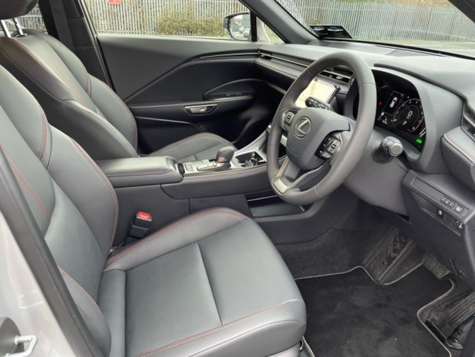 2025 Lexus LBX 1.5h EMOTION // Heated Mirrors // Power Folding Mirrors // Apple Carplay // Android Auto // Dual Zone Climate Control €42,945