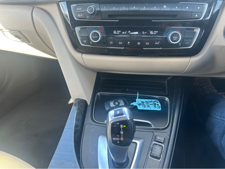 2017 BMW 3 Series - image 6