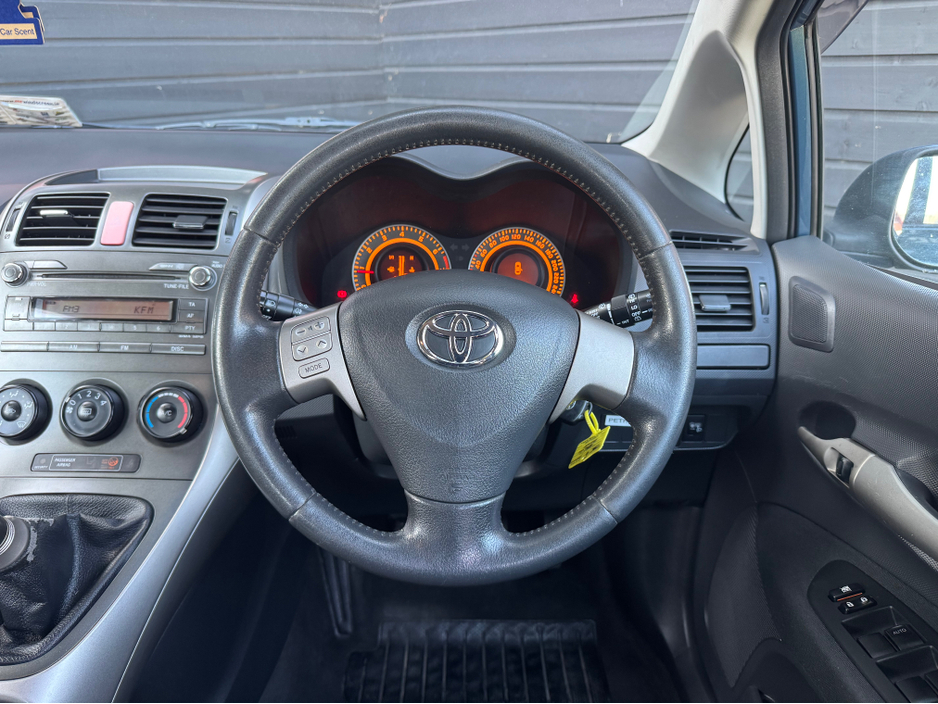 2008 Toyota Auris - image 13