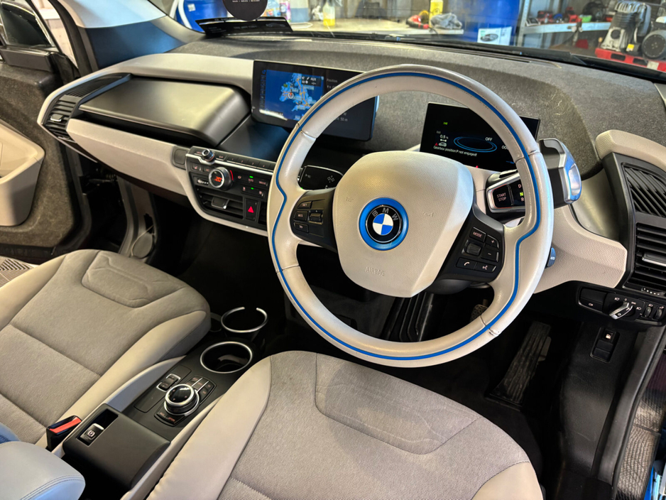 2017 BMW i3 - image 8