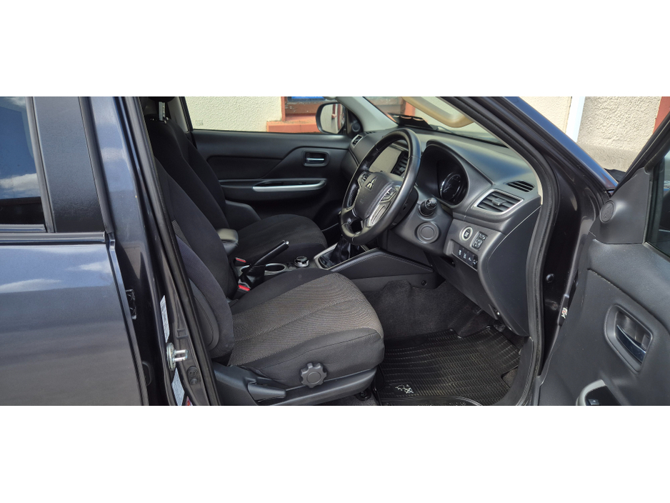 2020 Mitsubishi L200 - image 6