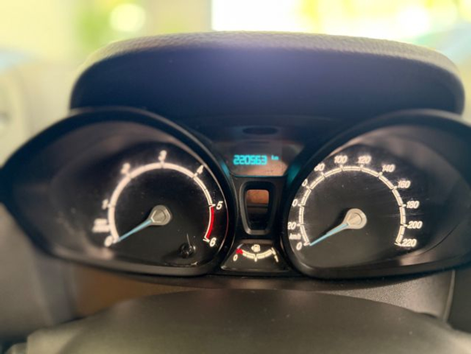 2022 Ford Transit Courier - image 11