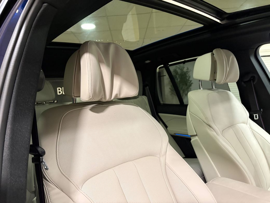 2022 BMW X5 45e M-SPORT HYBRID=TECH/COMFORT/SKY LOUNGE PACKAGES=LOW MILES//FULL BMW SERVICE HISTORY=222 REG=ORIGINAL IRISH SUPPLIED//TAILORED FINANCE PACKAGES AVA €66,995