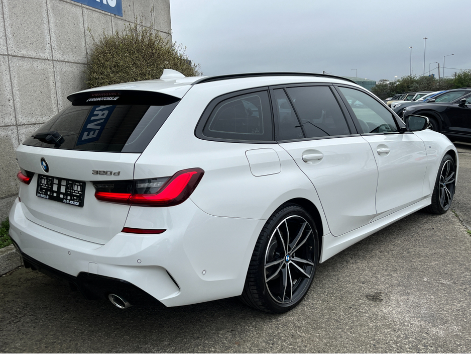 2021 BMW 3 Series - image 4