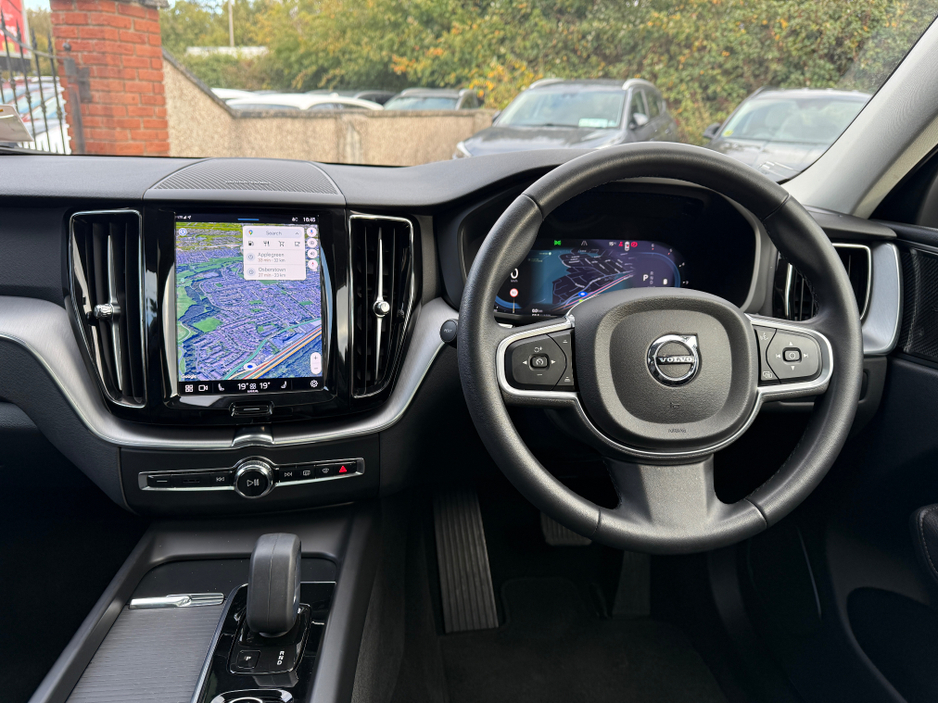 2022 Volvo XC60 2.0 MOMENTUM AUTO €38,450