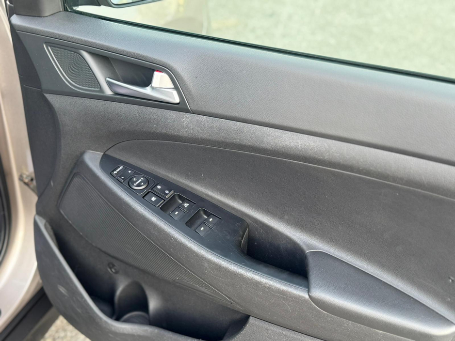 2017 Hyundai Tucson - image 27