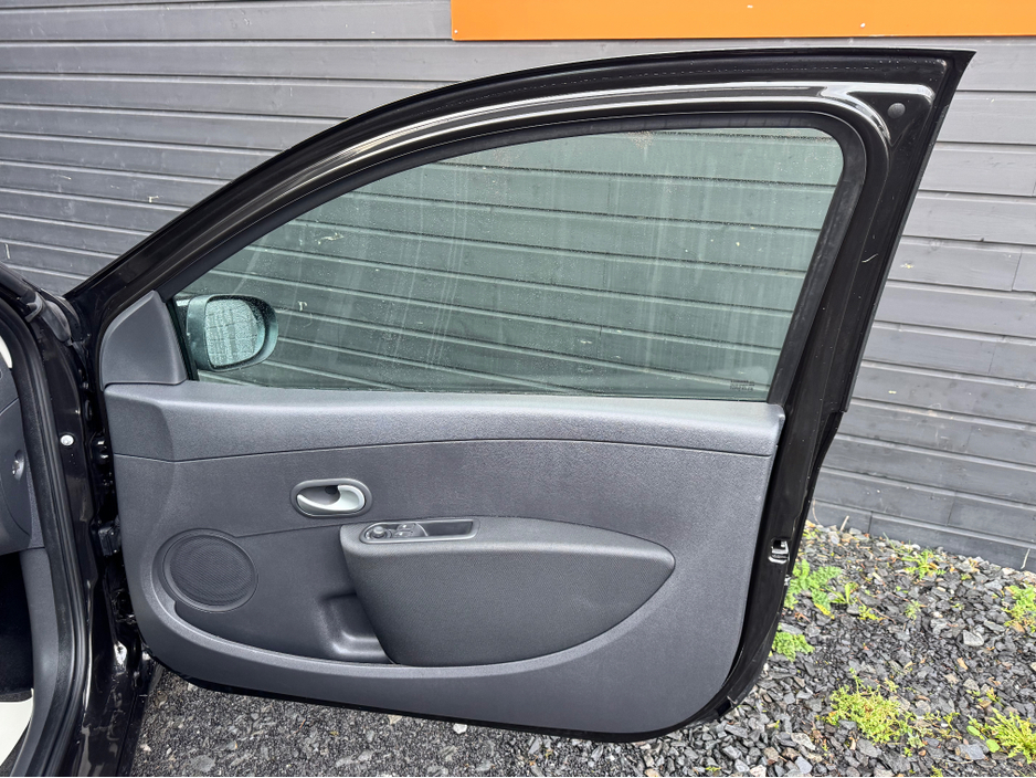 2010 Renault Clio 1.1 16V ROYALE ETHANOL 3DR €3,995