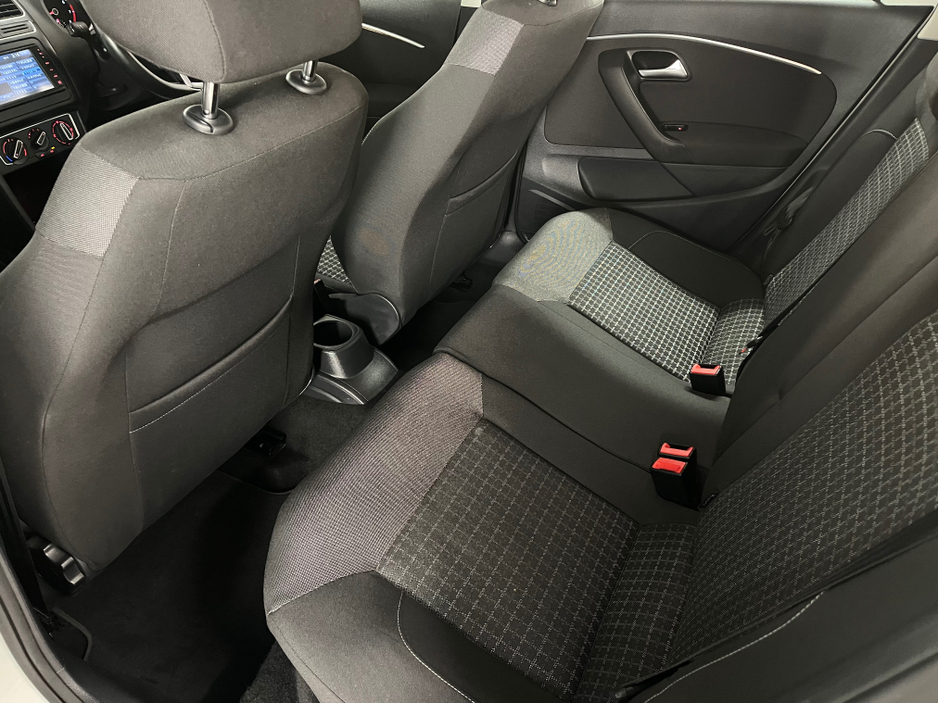 2014 Volkswagen Polo - image 27