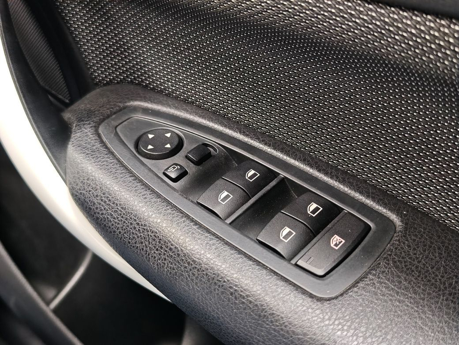 2017 BMW 1 Series - image 28