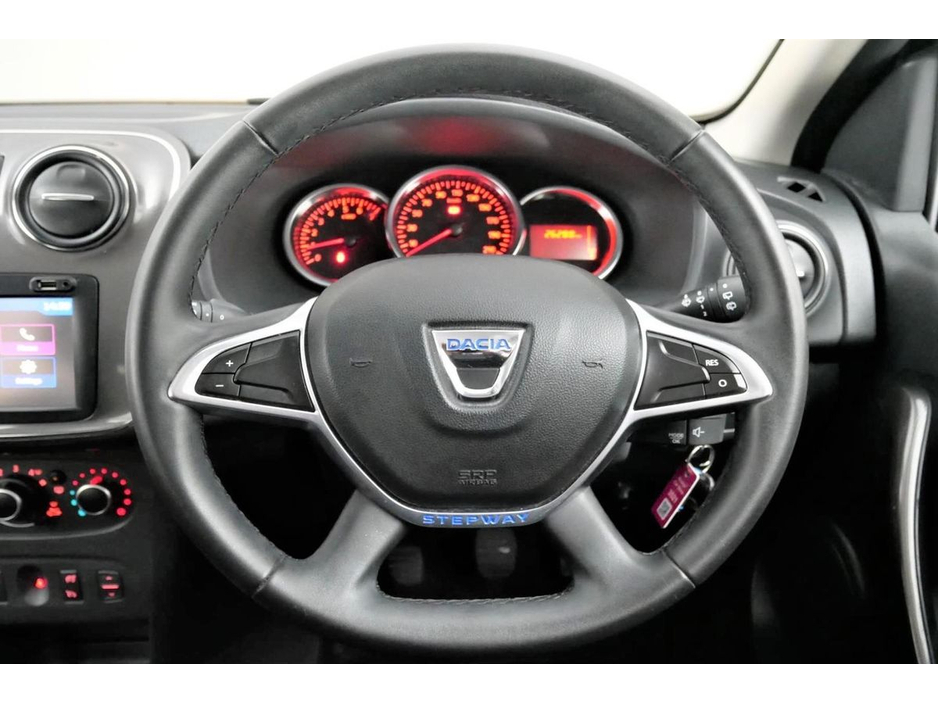 2017 Dacia Sandero Stepway - image 14