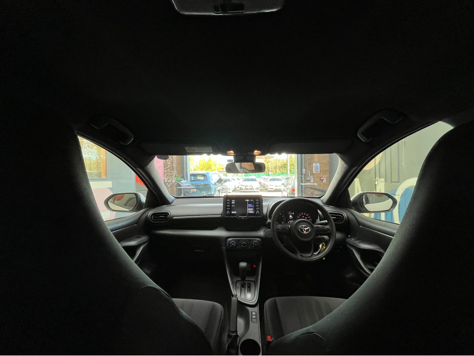2022 Toyota Yaris - image 11