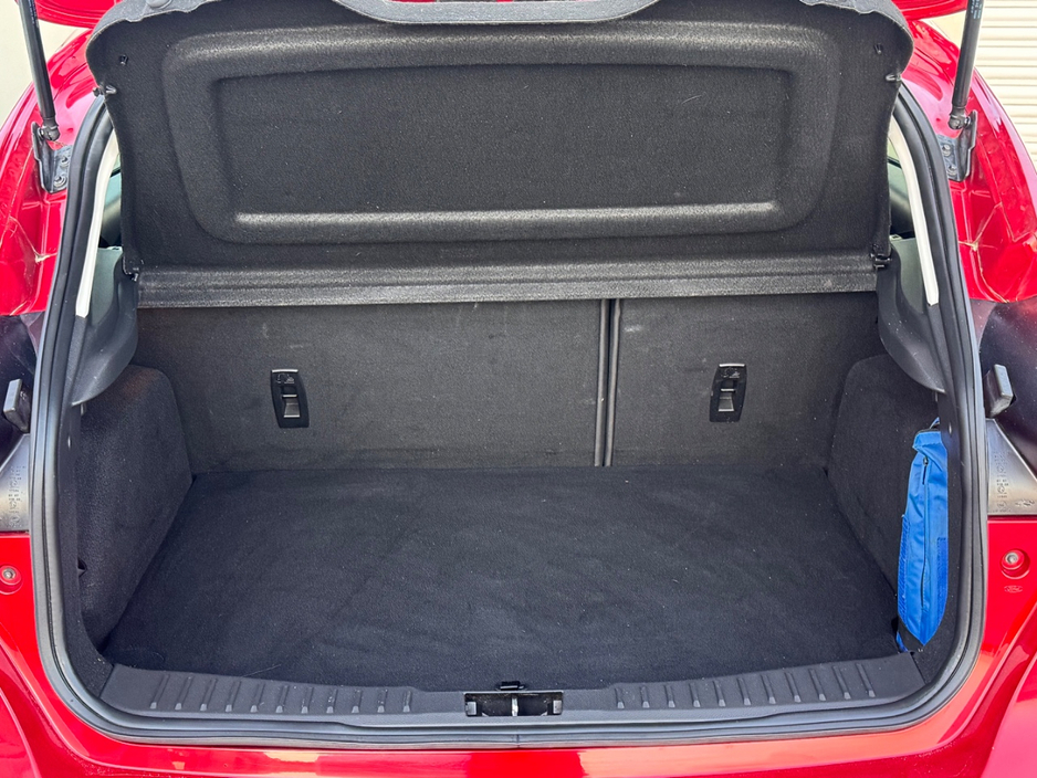 2017 Ford Focus - image 6