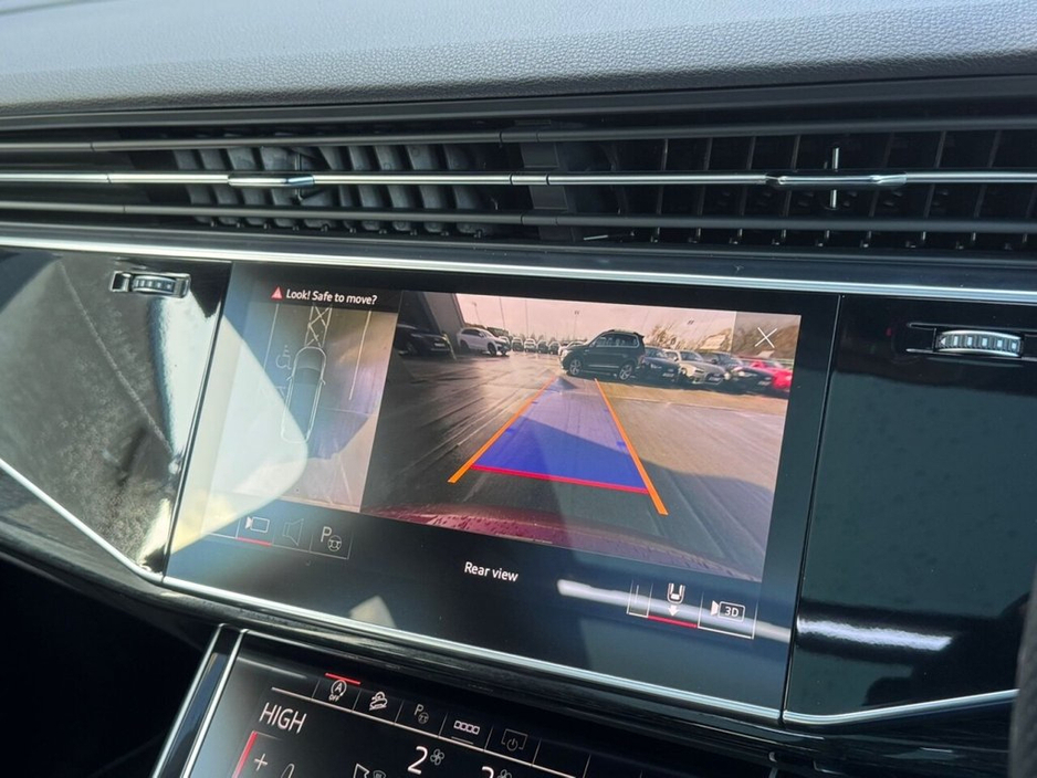 2021 Audi Q7 - image 13
