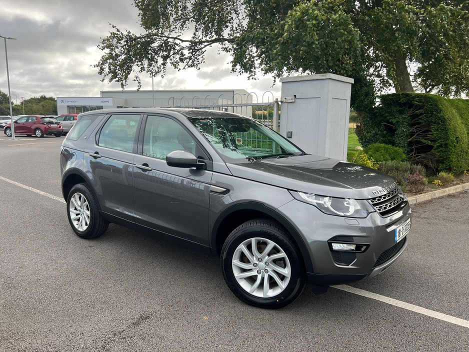 2018 Land Rover Discovery - image 3