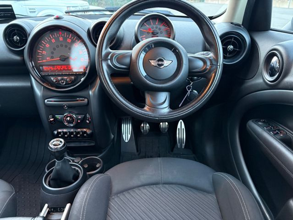 2016 MINI Hatch - image 18