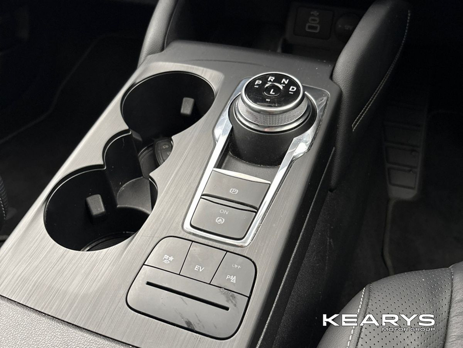 2023 Ford Kuga 2.5 Duratec 225PS PHEV Vignale *Solar Silver* €33,950