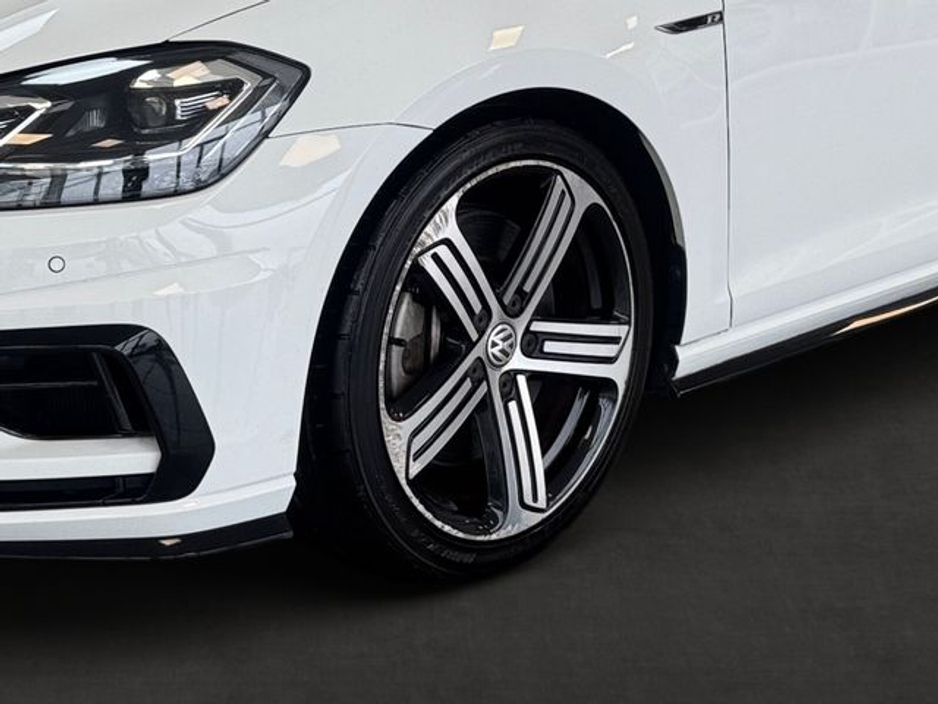 2017 Volkswagen Golf - image 10