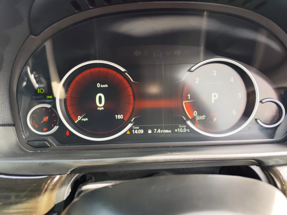 2016 BMW 5 Series - image 12