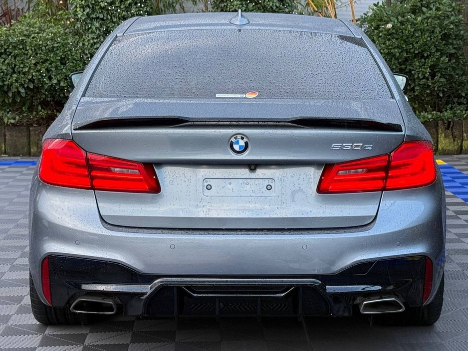 2019 BMW 5 Series 530e M-SPORT COMPETITION 2.0 HYBRID // HEADS-UP DISPLAY // 4 HEATED SEATS // 360 VISUAL PARKING ASSIST €29,900