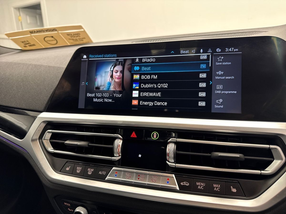 2022 BMW 3 Series - image 18