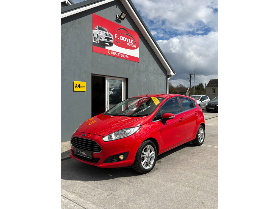 2015 Ford Fiesta - image 2